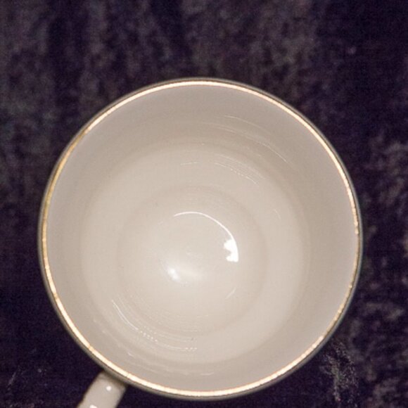 Vintage QUEEN ANNE English Bone China Multi Floral Cup and Saucer Patter… - Picture 11 of 16